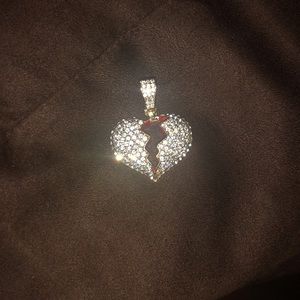Mossinate broken heart pendant